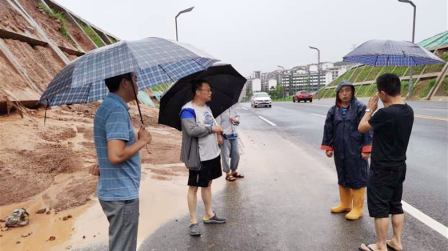 25-项目分公司巡查北东一标，，框格护坡滑泥，，已安排职员处理_副本
