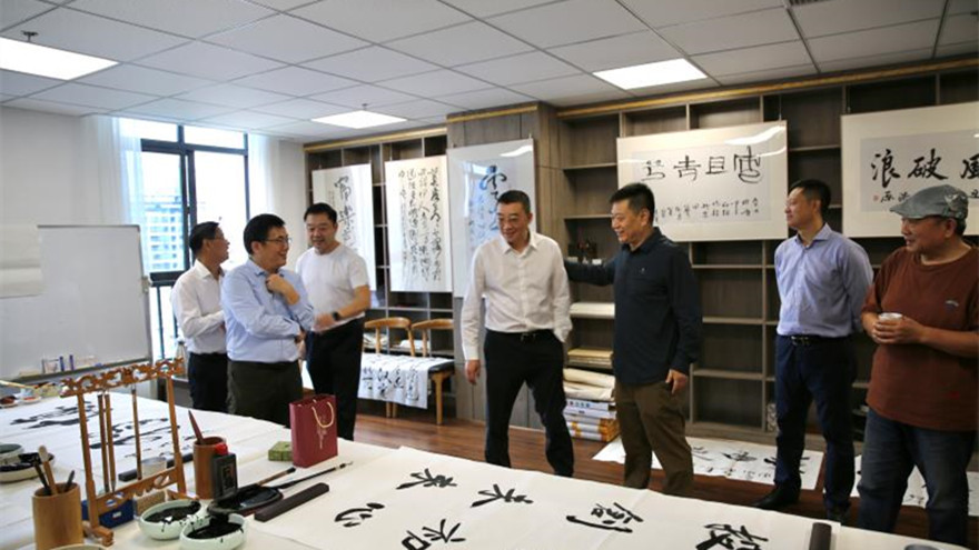 程总加入字画兴趣小组