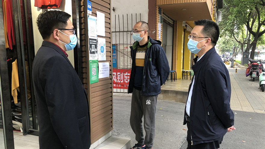 图片1（集团党委副书记、董事张雁在检查现。。副本