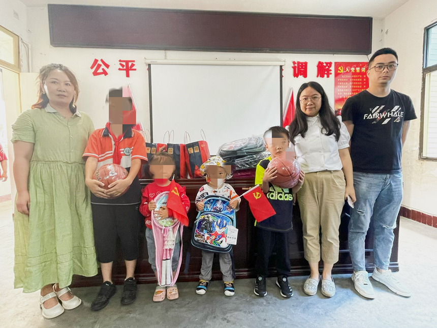 嘉来资产党支部开展关爱慰问难题家庭儿童活动