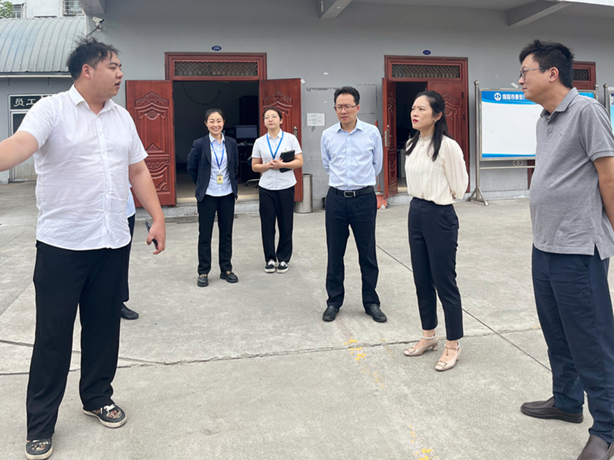 图4：集团党委委员、副总司理贺维维督导驾培场合清静事情