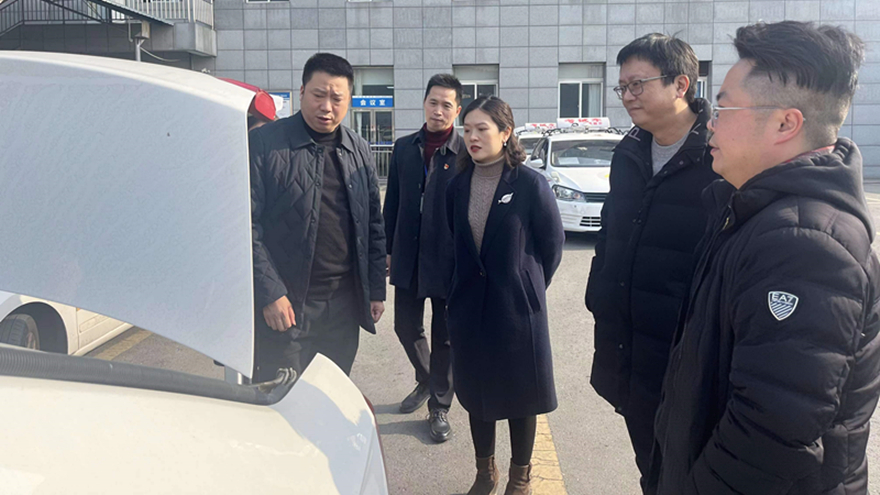 图三：集团党委委员、副总司理贺维维督导绵实股份清静事情
