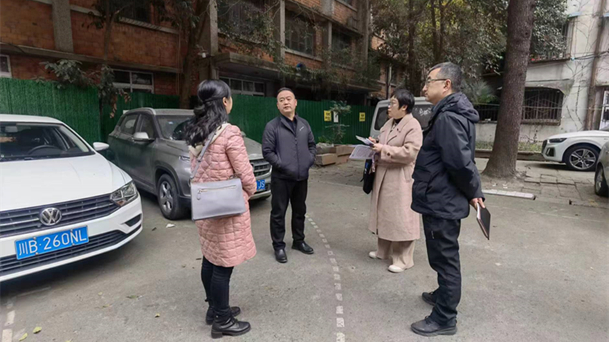 图一：集团党委副书记王玉梁督导富达公司清静事情